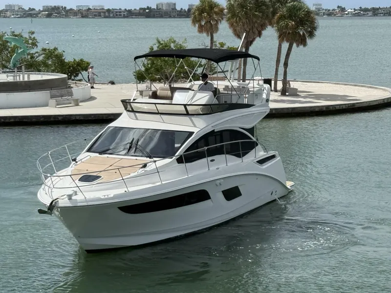 Slide: The Image of Sea Ray FLY 400 2018 - 2