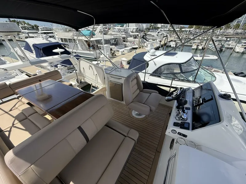 Slide: The Image of Sea Ray FLY 400 2018 - 24