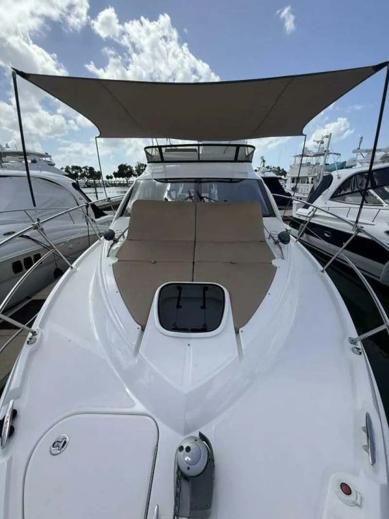 Slide: The Image of Sea Ray FLY 400 2018 - 28