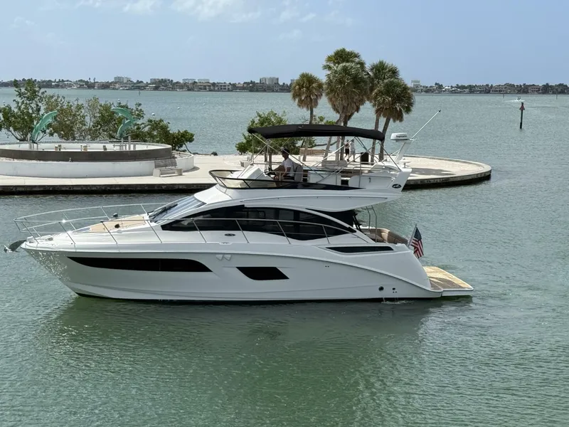 Slide: The Image of Sea Ray FLY 400 2018 - 3