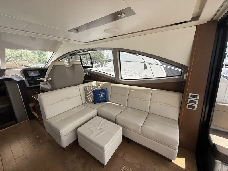 Slide: The Image of Sea Ray FLY 400 2018 - 31