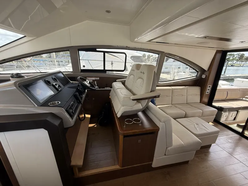 Slide: The Image of Sea Ray FLY 400 2018 - 33
