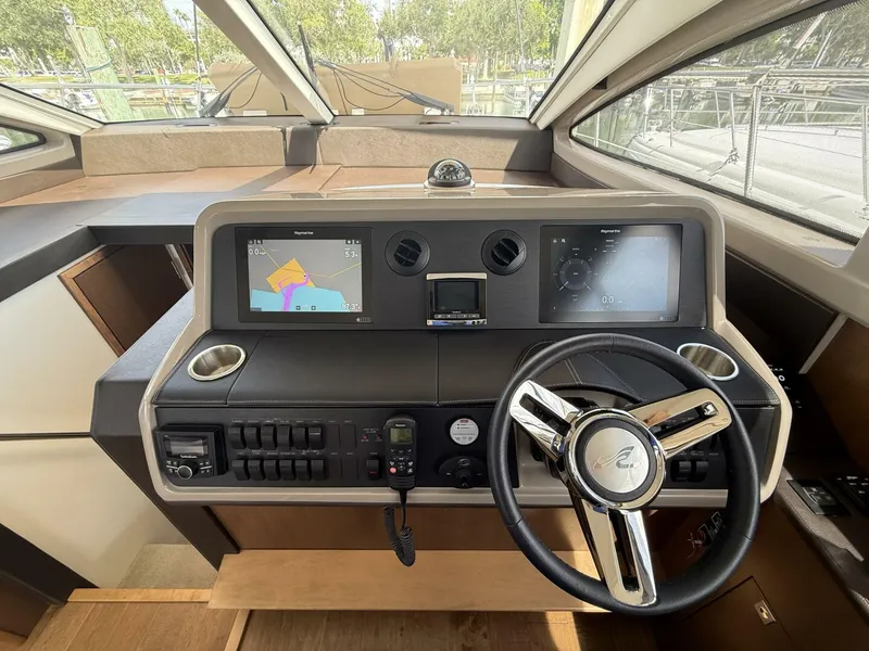 Slide: The Image of Sea Ray FLY 400 2018 - 35