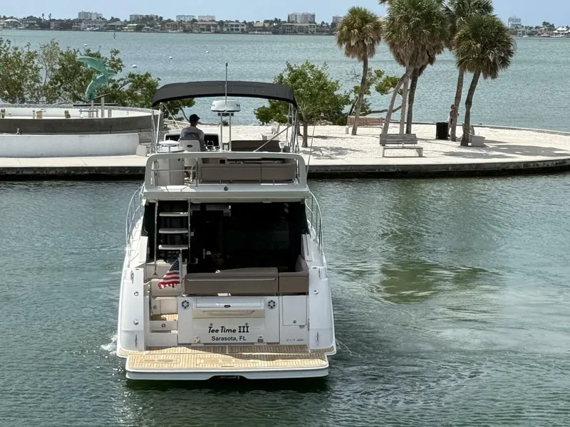 Slide: The Image of Sea Ray FLY 400 2018 - 4