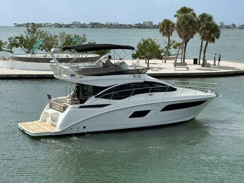 Slide: The Image of Sea Ray FLY 400 2018 - 5