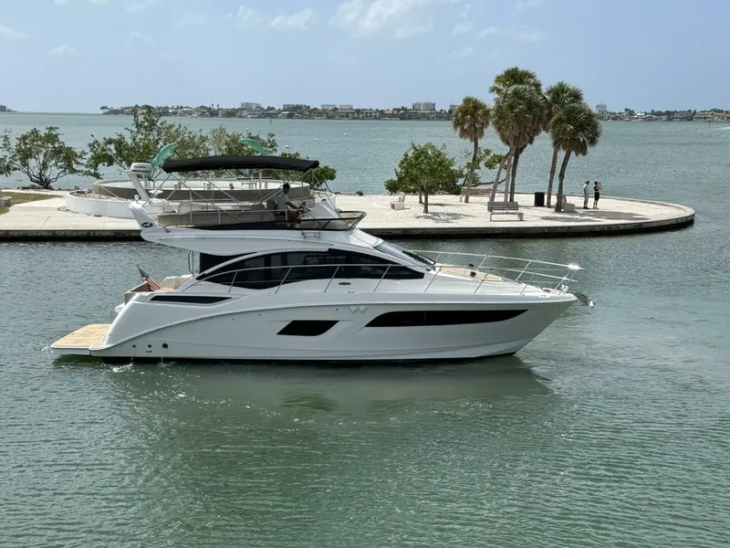 Slide: The Image of Sea Ray FLY 400 2018 - 6