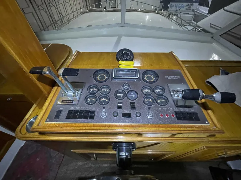 Slide: The Image of Egg Harbor 40 Motor Yacht 1986 - 23