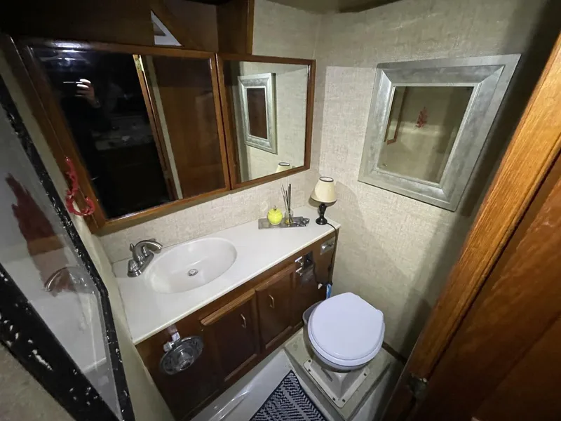 Slide: The Image of Egg Harbor 40 Motor Yacht 1986 - 39