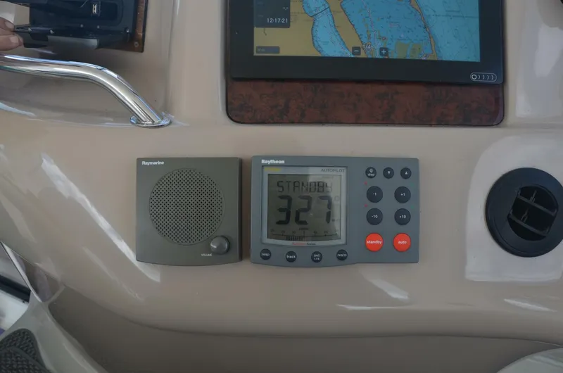 Slide: The Image of Sea Ray 460 Sundancer 2001 - 22