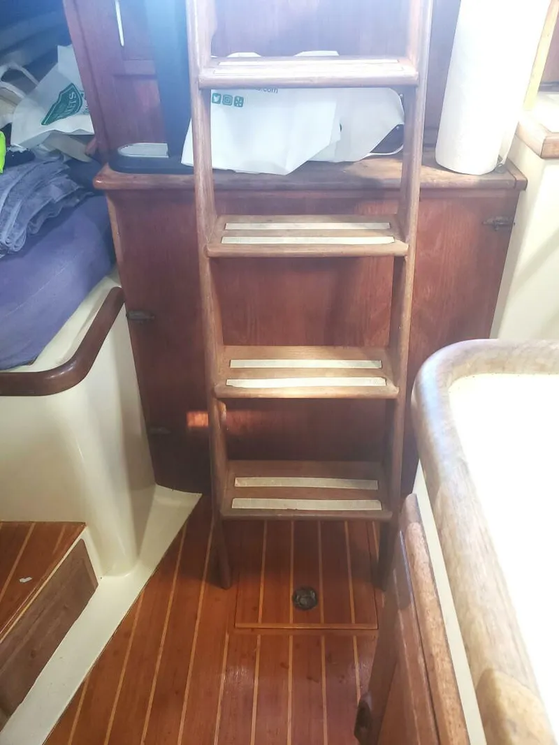 Slide: The Image of Pacific Seacraft Cutter 1989 - 13