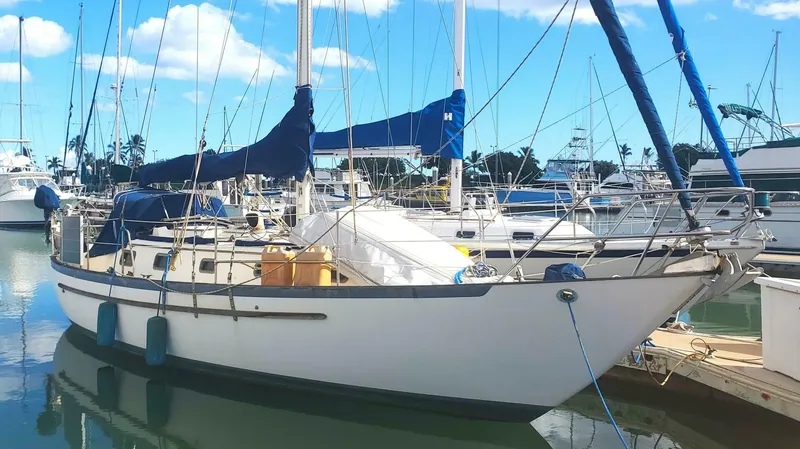 Slide: The Image of Pacific Seacraft Cutter 1989 - 2