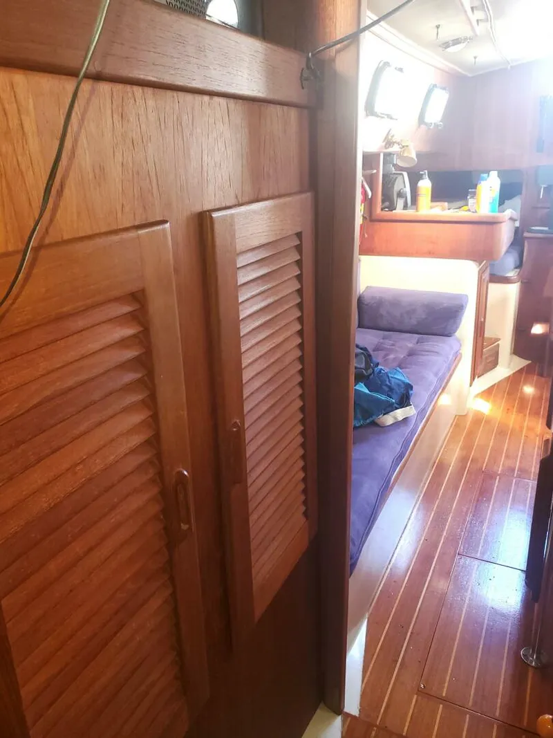 Slide: The Image of Pacific Seacraft Cutter 1989 - 27