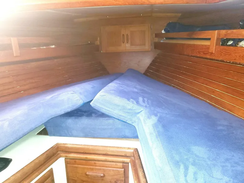 Slide: The Image of Pacific Seacraft Cutter 1989 - 29