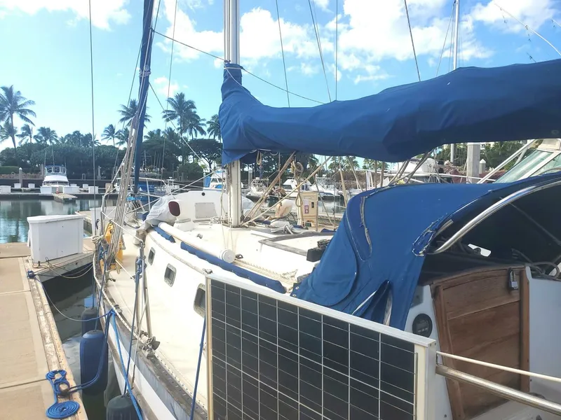 Slide: The Image of Pacific Seacraft Cutter 1989 - 7