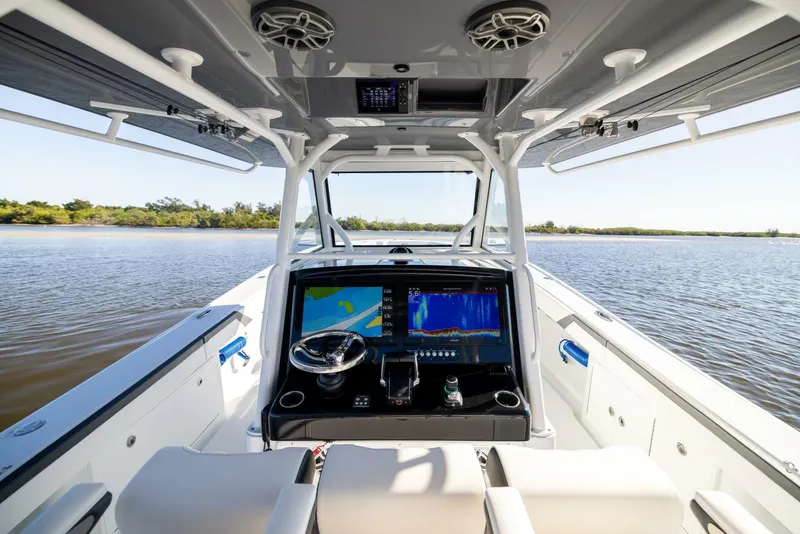 Slide: The Image of Yellowfin 39 Offshore 2024 - 31