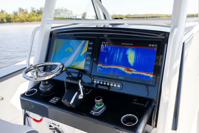 Slide: The Image of Yellowfin 39 Offshore 2024 - 33