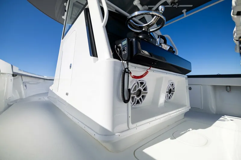 Slide: The Image of Yellowfin 39 Offshore 2024 - 36