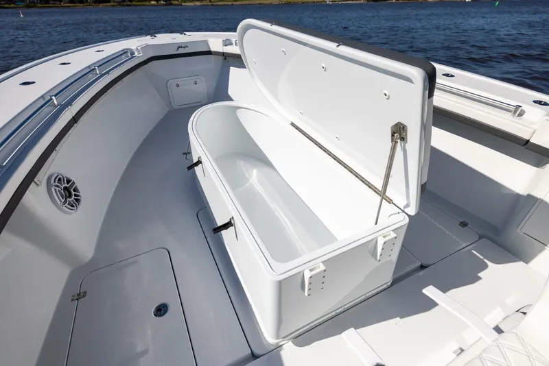 Slide: The Image of Yellowfin 39 Offshore 2024 - 40