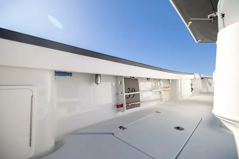 Slide: The Image of Yellowfin 39 Offshore 2024 - 49