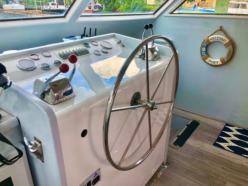 Slide: The Image of Hatteras 58 Yacht Fisherman 1975 - 10