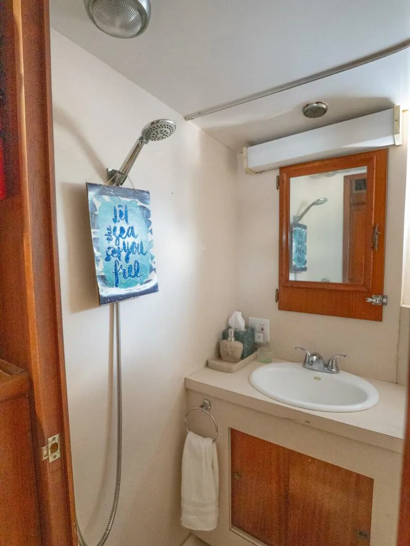 Slide: The Image of Hatteras 58 Yacht Fisherman 1975 - 15