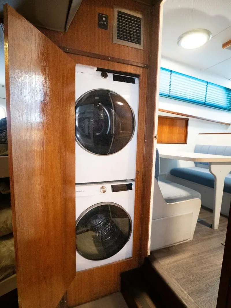 Slide: The Image of Hatteras 58 Yacht Fisherman 1975 - 17