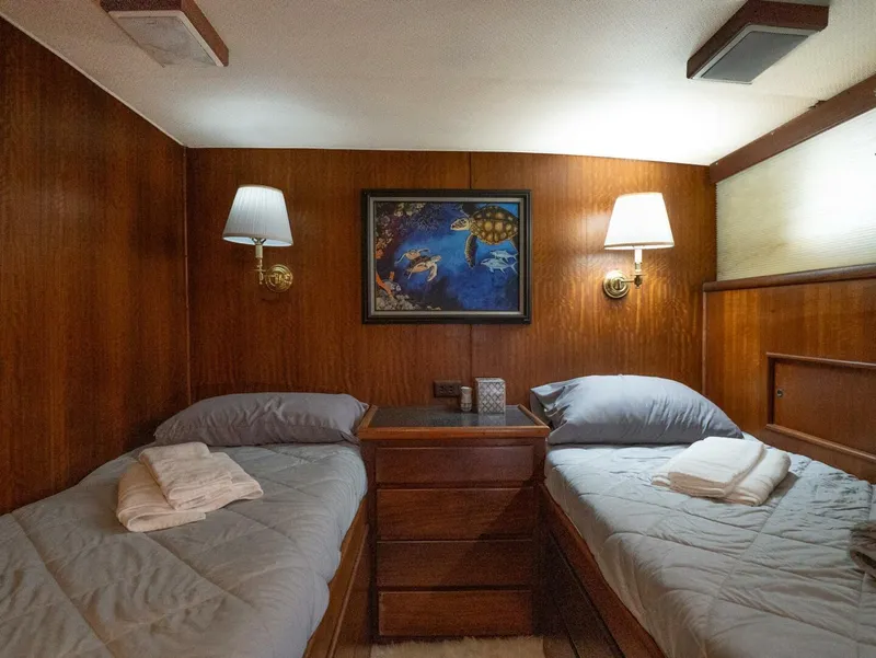 Slide: The Image of Hatteras 58 Yacht Fisherman 1975 - 18