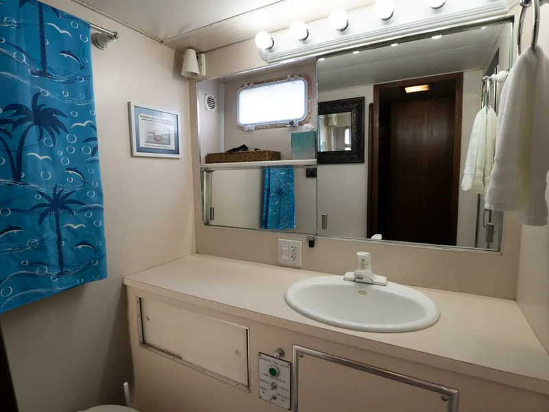 Slide: The Image of Hatteras 58 Yacht Fisherman 1975 - 20