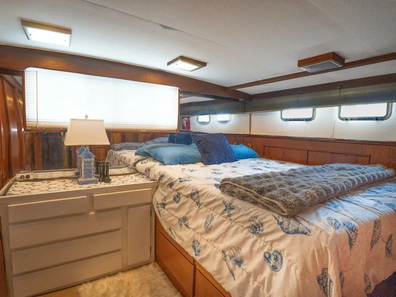 Slide: The Image of Hatteras 58 Yacht Fisherman 1975 - 24