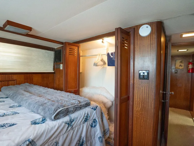 Slide: The Image of Hatteras 58 Yacht Fisherman 1975 - 25