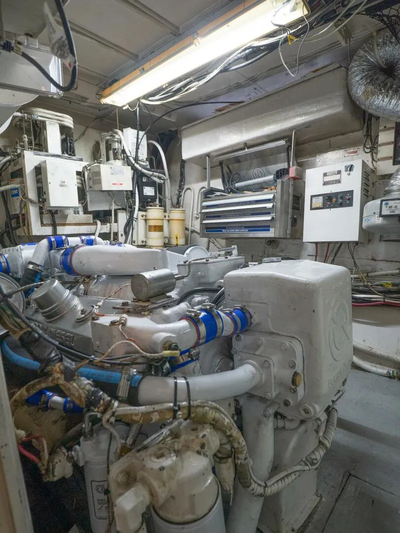 Slide: The Image of Hatteras 58 Yacht Fisherman 1975 - 26