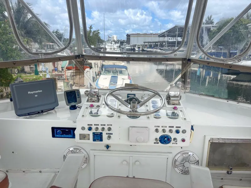 Slide: The Image of Hatteras 58 Yacht Fisherman 1975 - 30