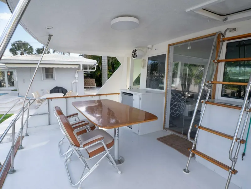 Slide: The Image of Hatteras 58 Yacht Fisherman 1975 - 5