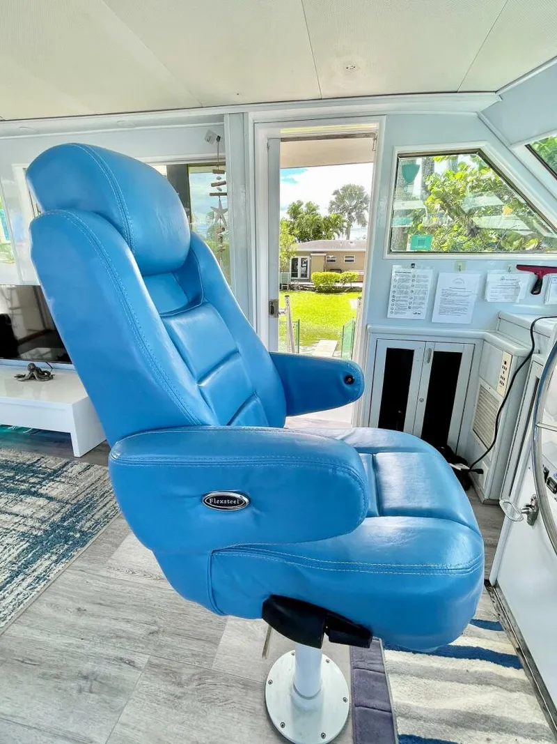 Slide: The Image of Hatteras 58 Yacht Fisherman 1975 - 9