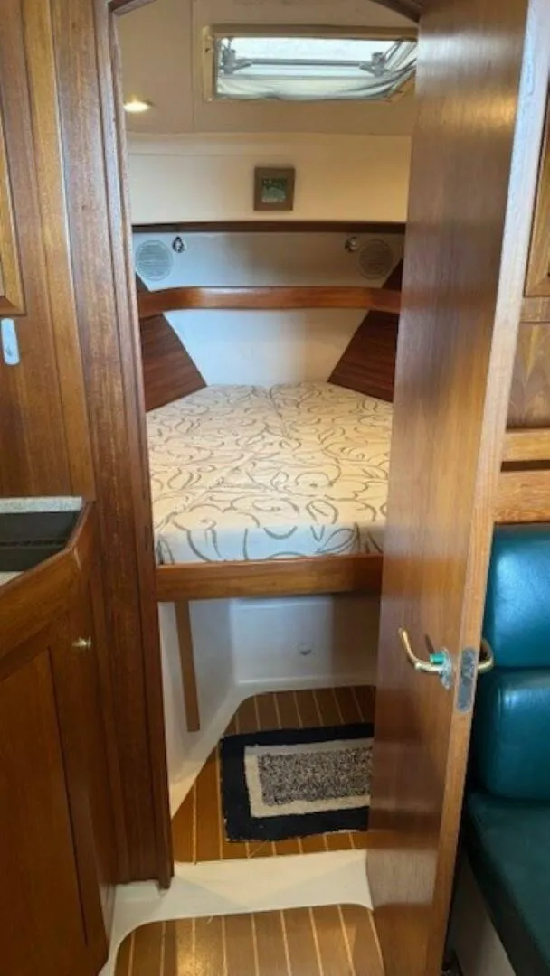 Slide: The Image of Mainship 34 Pilot 2000 - 15