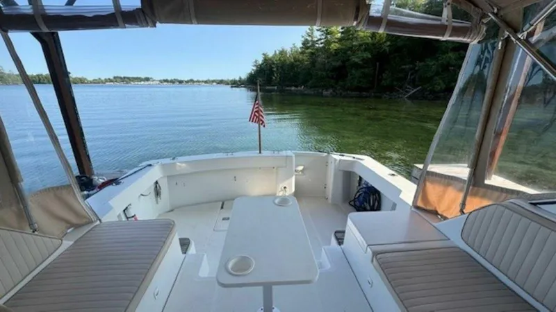 Slide: The Image of Mainship 34 Pilot 2000 - 5