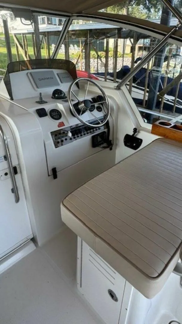 Slide: The Image of Mainship 34 Pilot 2000 - 6