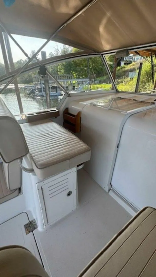 Slide: The Image of Mainship 34 Pilot 2000 - 7