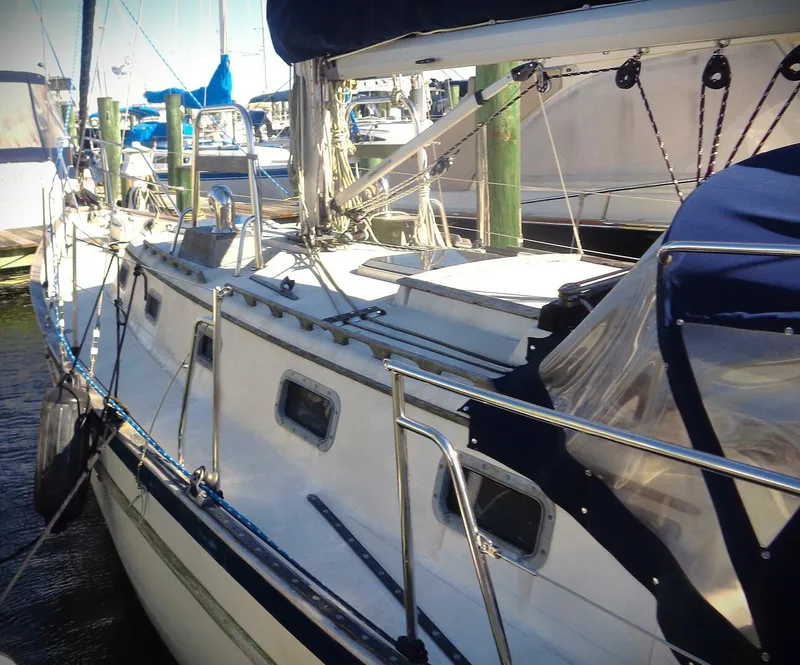 Slide: The Image of Pacific Seacraft 34 1992 - 4