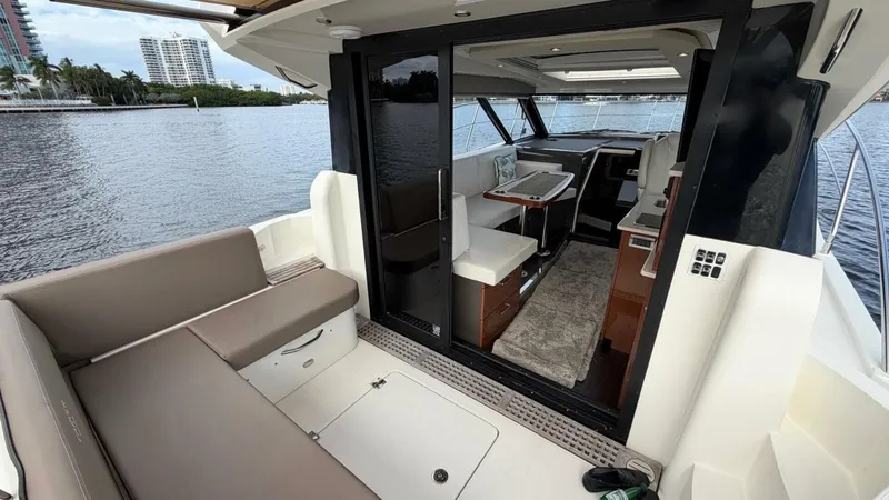 Slide: The Image of Carver Yachts C34 2019 - 21