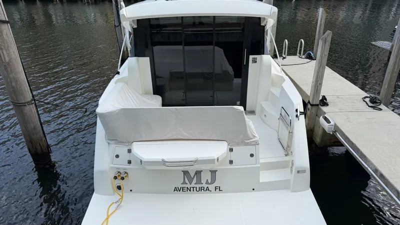 Slide: The Image of Carver Yachts C34 2019 - 22