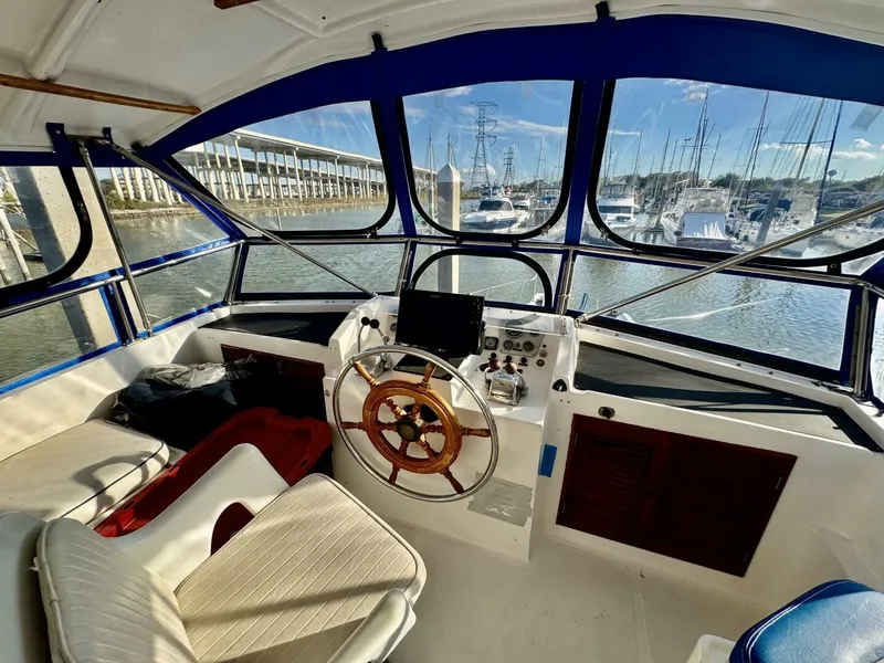 Slide: The Image of Marine Trader 47 Tradewinds 1986 - 13