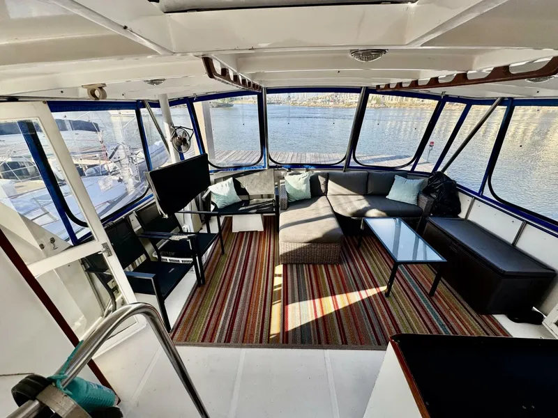 Slide: The Image of Marine Trader 47 Tradewinds 1986 - 17