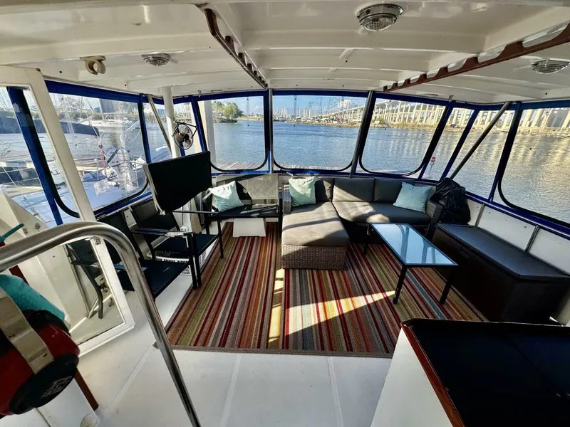 Slide: The Image of Marine Trader 47 Tradewinds 1986 - 18