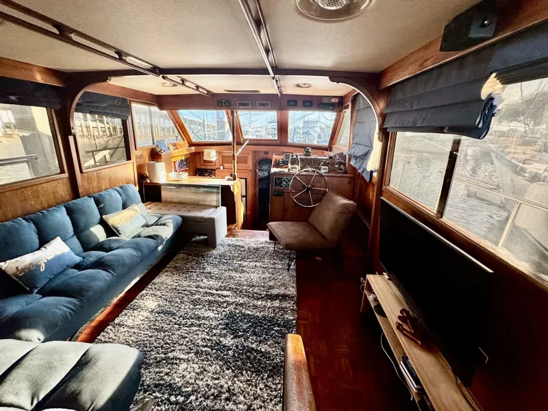 Slide: The Image of Marine Trader 47 Tradewinds 1986 - 20