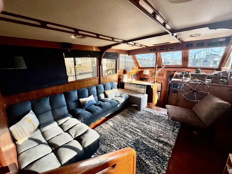 Slide: The Image of Marine Trader 47 Tradewinds 1986 - 21