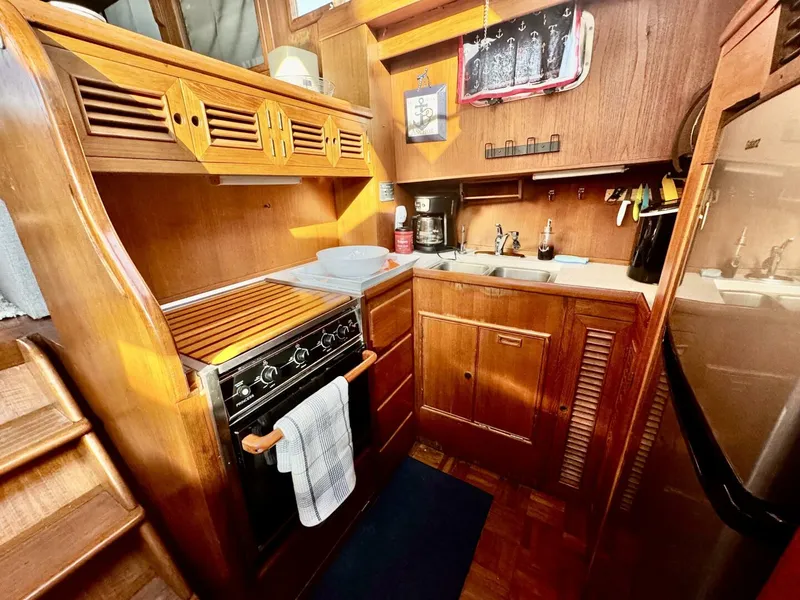 Slide: The Image of Marine Trader 47 Tradewinds 1986 - 22