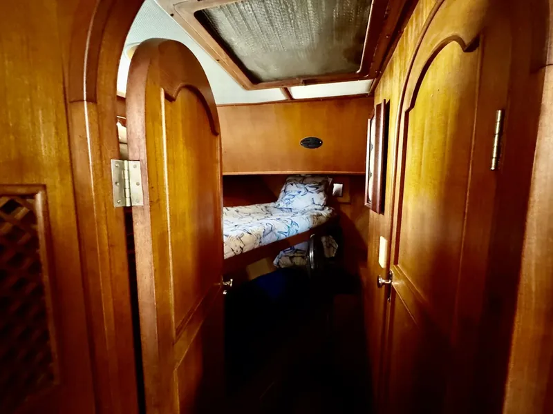 Slide: The Image of Marine Trader 47 Tradewinds 1986 - 25