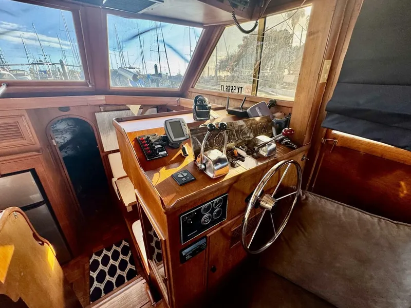 Slide: The Image of Marine Trader 47 Tradewinds 1986 - 31