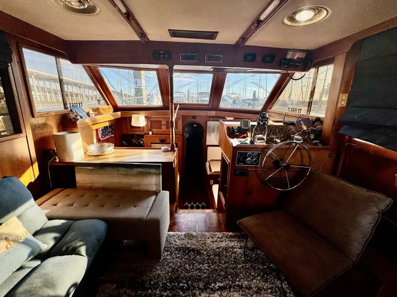 Slide: The Image of Marine Trader 47 Tradewinds 1986 - 32